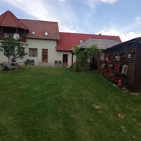Imado Vendeghaz Daire Cernat Dış mekan fotoğraf